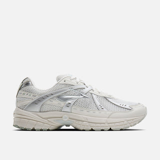 ADRENALINE GTS 10 - WHITE / COCONUT MILK / SMOKE
