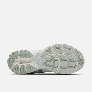 ADRENALINE GTS 10 - WHITE / COCONUT MILK / SMOKE