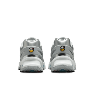 WMNS AIR MAX DN8 - WOLF GREY / METALLIC SILVER