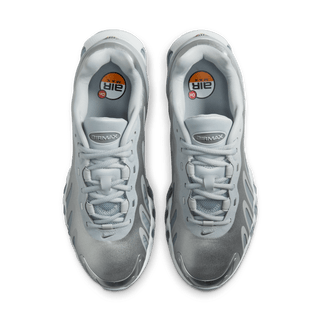 WMNS AIR MAX DN8 - WOLF GREY / METALLIC SILVER