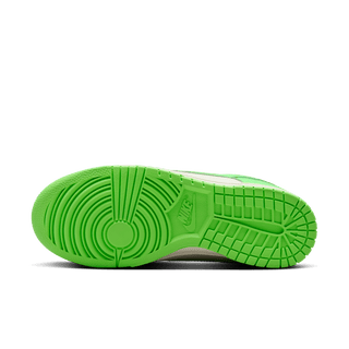 WMNS DUNK LOW "GREEN STRIKE"