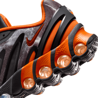 PALACE X NIKE AIR MAX DN8 SP "BLACK / SAFETY ORANGE"