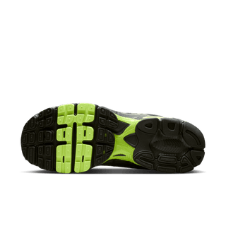 AIR MAX MOTO 2K - BLACK / METALLIC PEWTER / VOLT