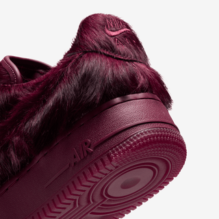 AIR FORCE 1 QS "PONY HAIR TEAM RED"