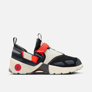 WMNS TRUNNER LX "RARE AIR"