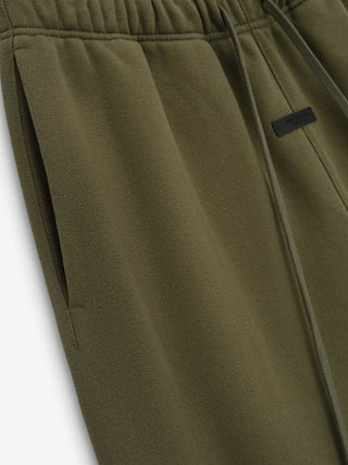 ESSENTIALS FLEECE ESSENTIAL SWEATPANT - MILITARY
