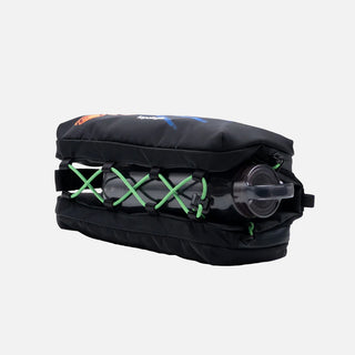 TOPOLOGIE X PLEASURES SACOCHE MEDIUM - BLACK