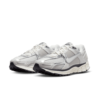 WMNS ZOOM VOMERO 5 "PHOTON DUST"
