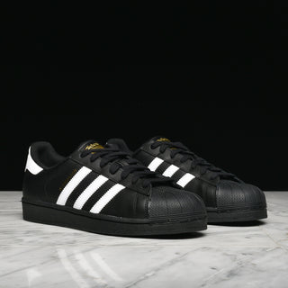 SUPERSTAR FOUNDATION - BLACK / WHITE