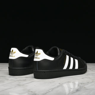 SUPERSTAR FOUNDATION - BLACK / WHITE