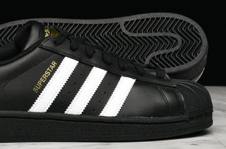 SUPERSTAR FOUNDATION - BLACK / WHITE